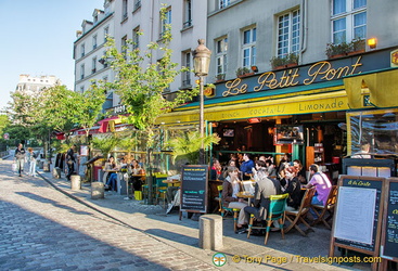 Le Petit Pont Cafe next to the Notre Dame Cathedral